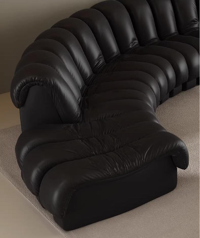 【Brand】Serpentine Modular Sofa, Italian‑Inspired Snake‑Shaped Sectional Sofa, Freely Combinable Interlocking Modules Top‑Grain Leather Couch for Villa & Luxury Living Room