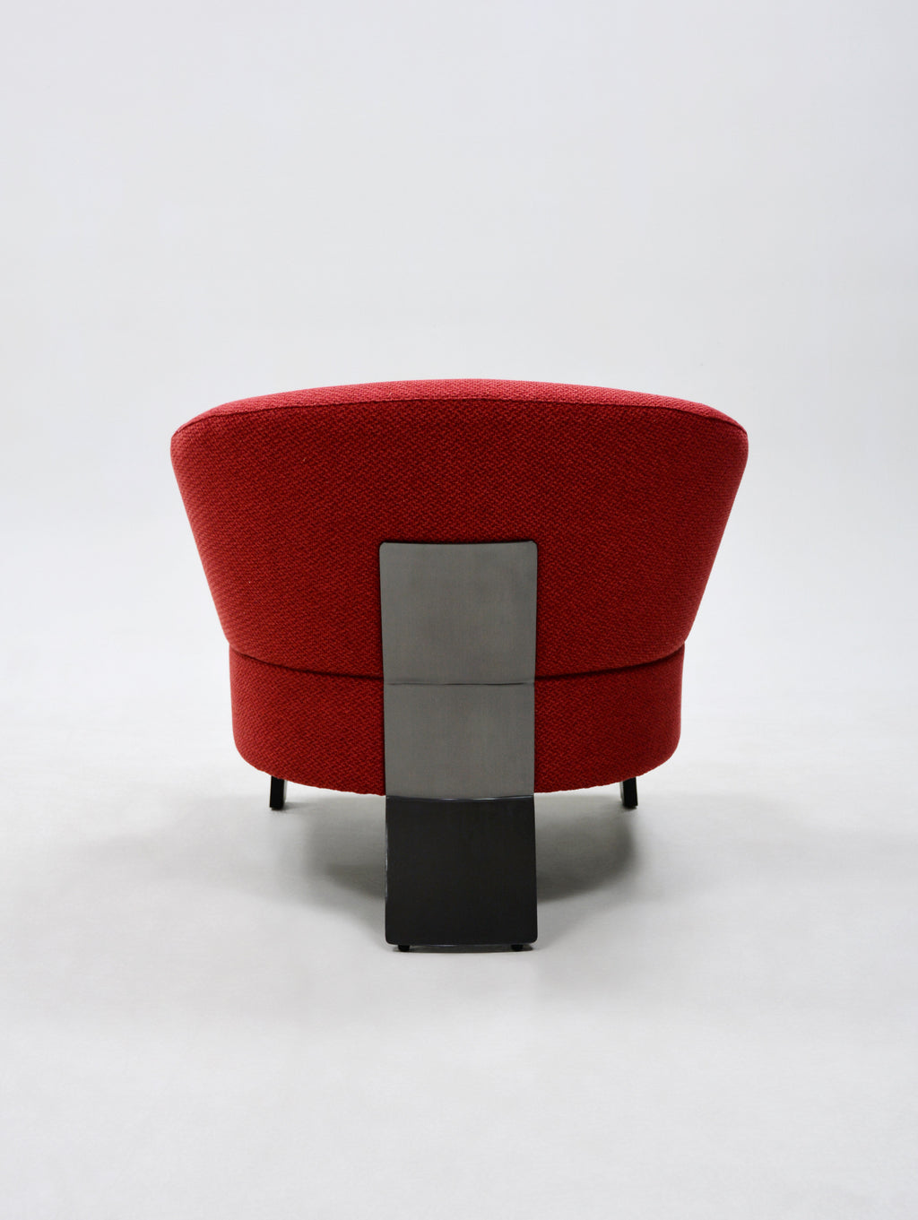 【Brand】Creed Lounge Chair, Italian Designer Top‑Grain Leather Accent Chair, High‑Back Upholstered Armchair with Matte Metal Base for Villa, Living Room & Study