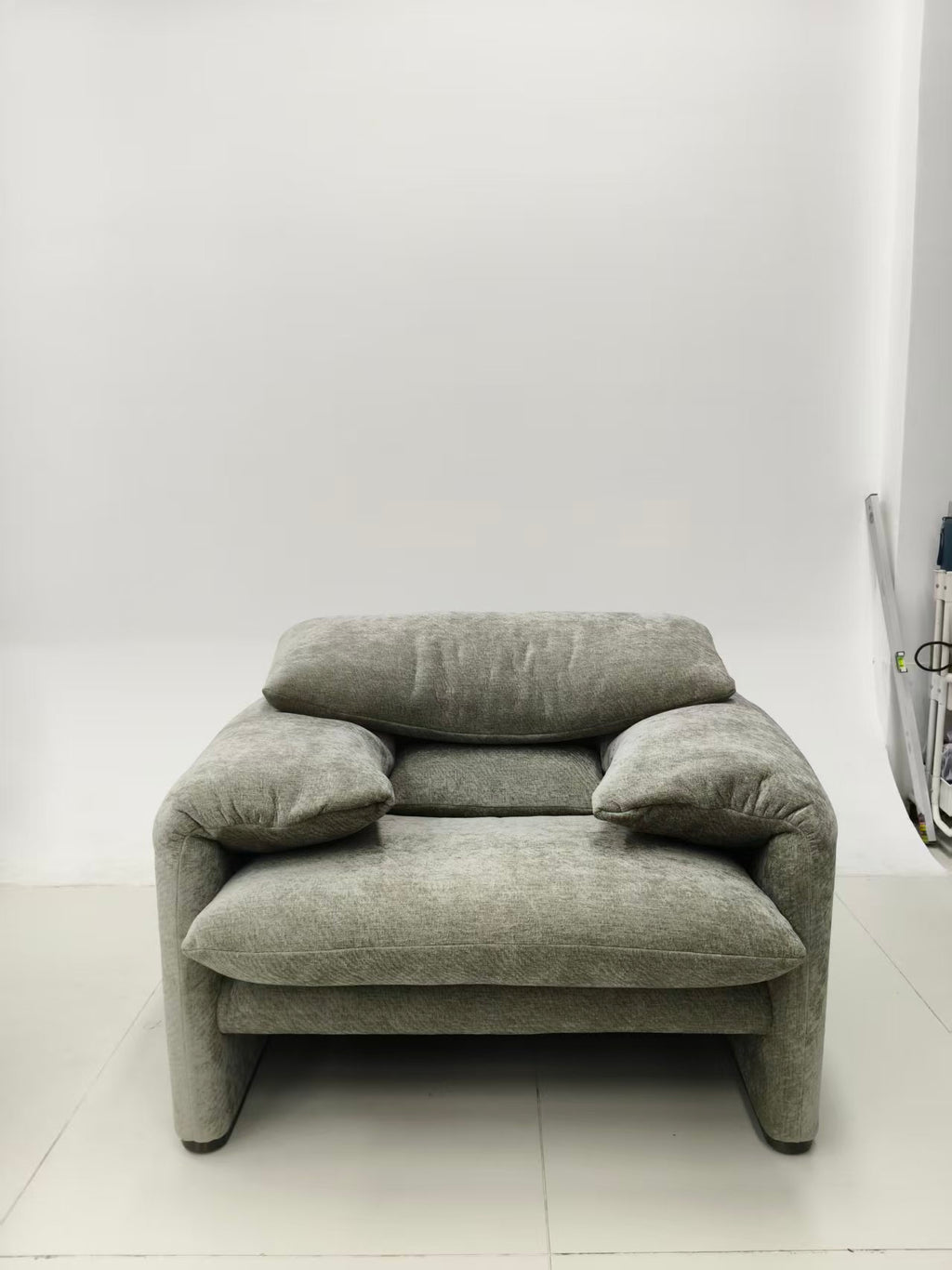 【Brand】Maralunga Sofa, Italian Classic Fabric Upholstered Sofa, Adjustable Backrest & Headrest Lounge Couch, Goose‑Down Cushioned Sofa for Living Room & Villa