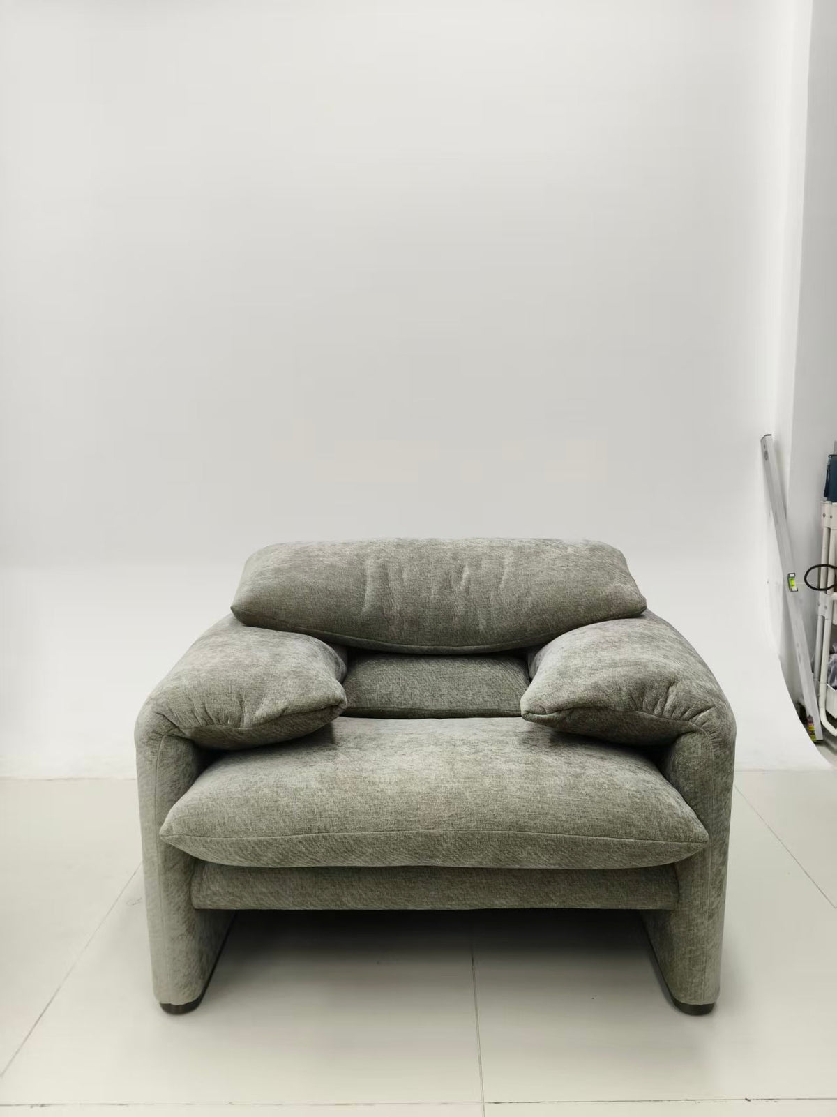 【Brand】Maralunga Sofa, Italian Classic Fabric Upholstered Sofa, Adjustable Backrest & Headrest Lounge Couch, Goose‑Down Cushioned Sofa for Living Room & Villa
