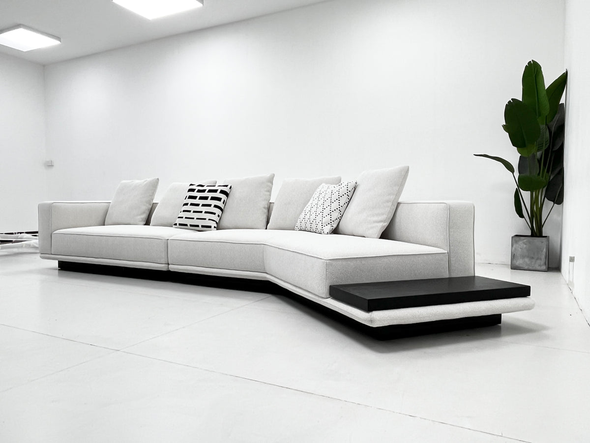 Minotti Horizon Sofa – Italian Minimalist Style